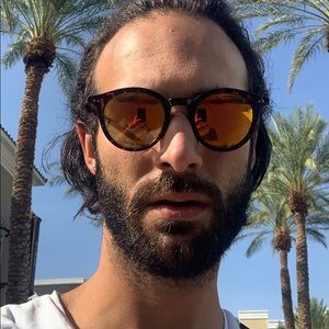 Meet your Posher, Yoni